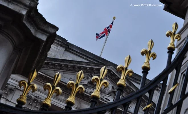London Must See: Changing Of The Guard Buckingham Palace Safety Tips | England, London, Must See In London, United Kingdom, What To Do In London | Fashion | Christian Dior | Fashion | P.s. This Rocks Travel &Amp; Interior Design Blogs By Christi Tasker A Serial Entrepreneurs Lifestyle Blog Full Of Vacation Ideas, Home Design Inspiration, Art, Recipes, Parenting Tips, Over 40S Fashion Inspiration Flag On Queen Palace