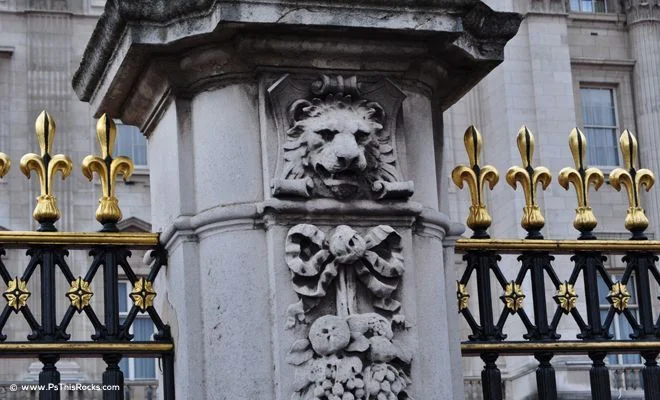 London Must See: Changing Of The Guard Buckingham Palace Safety Tips | England, London, Must See In London, United Kingdom, What To Do In London | Fashion | Christian Dior | Fashion | P.s. This Rocks Travel &Amp; Interior Design Blogs By Christi Tasker A Serial Entrepreneurs Lifestyle Blog Full Of Vacation Ideas, Home Design Inspiration, Art, Recipes, Parenting Tips, Over 40S Fashion Inspiration London Queen Lion Gate
