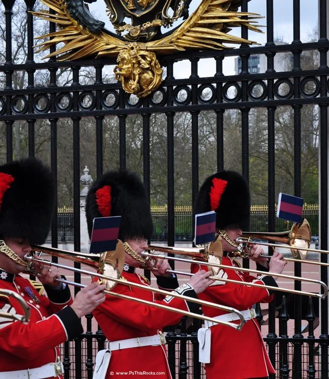 London Must See: Changing Of The Guard Buckingham Palace Safety Tips | England, London, Must See In London, United Kingdom, What To Do In London | Fashion | Christian Dior | Fashion | P.s. This Rocks Travel &Amp; Interior Design Blogs By Christi Tasker A Serial Entrepreneurs Lifestyle Blog Full Of Vacation Ideas, Home Design Inspiration, Art, Recipes, Parenting Tips, Over 40S Fashion Inspiration Queen Band Prade