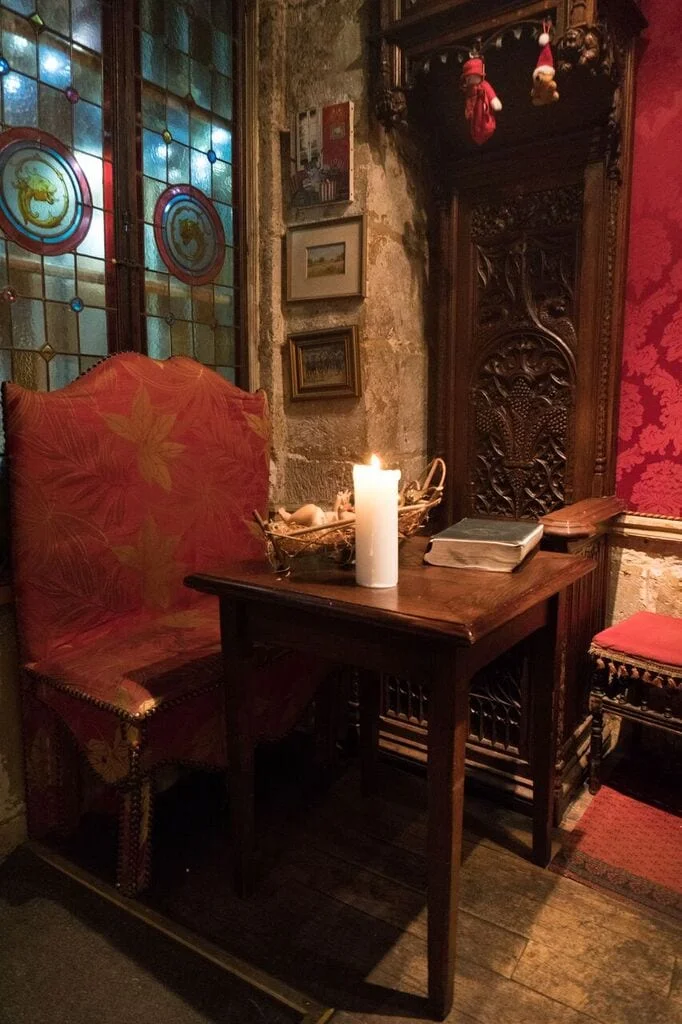 Paris Historic Restaurants, Best Restaurants In Paris Au Vieux Paris Restaurant, Paris Travel Blog, Travel Blog About Paris, Couples Travel Bloggers, Couples Travel Blog, Travel Blogger, Paris Travel Tips